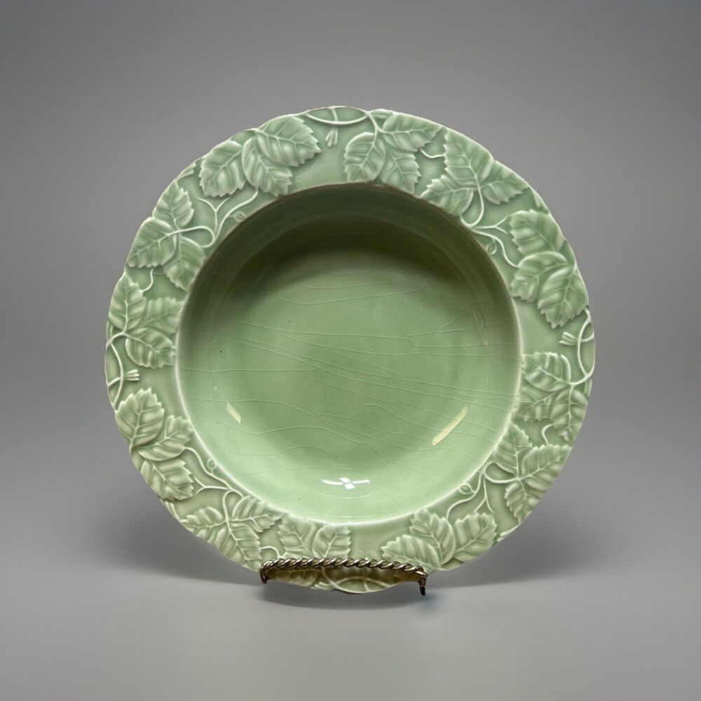 Bordallo Pinheiro Portugal Raised Majolica Style Leaves 8 inch Plate Bowl